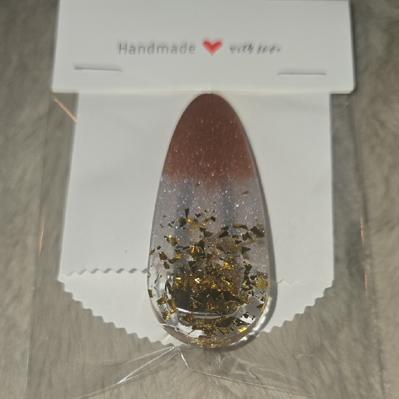 From the Hart Accessories - Chic Gold and Brown Hair Clip